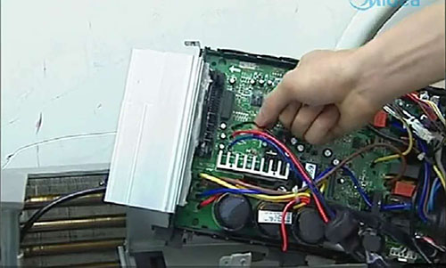 鸡冠美的空调电话是多少