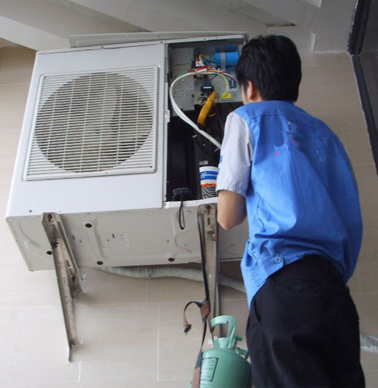 鸡冠空调开机无反应维修